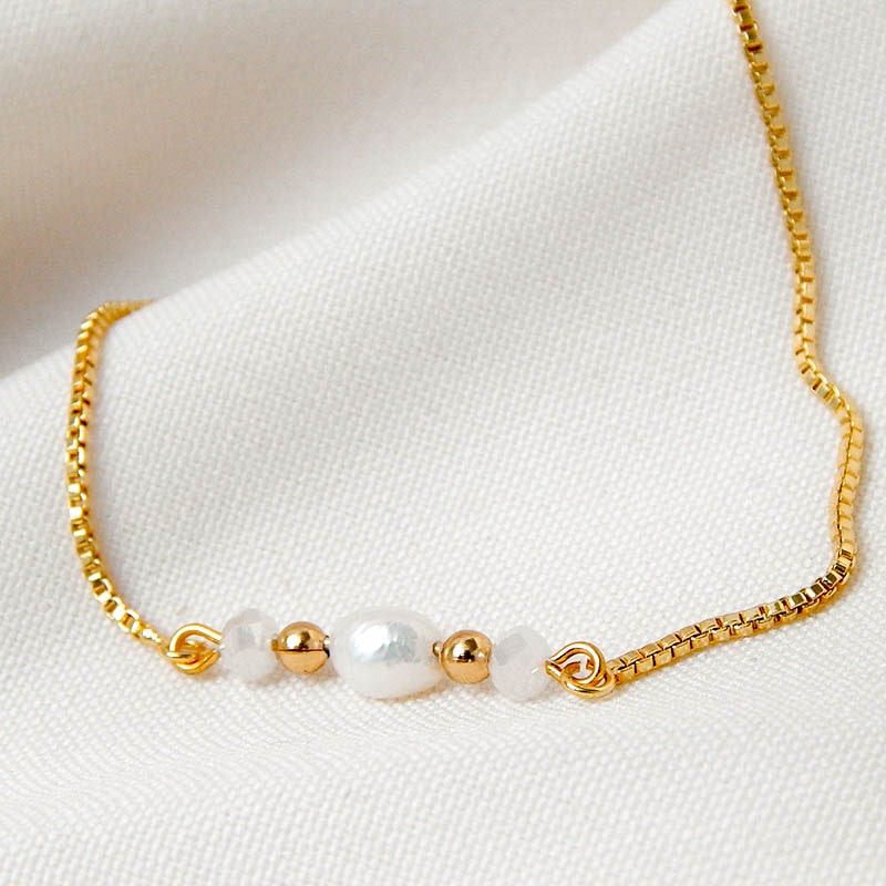 Photo produit d'un bracelet décoré de perles d'eau douce
